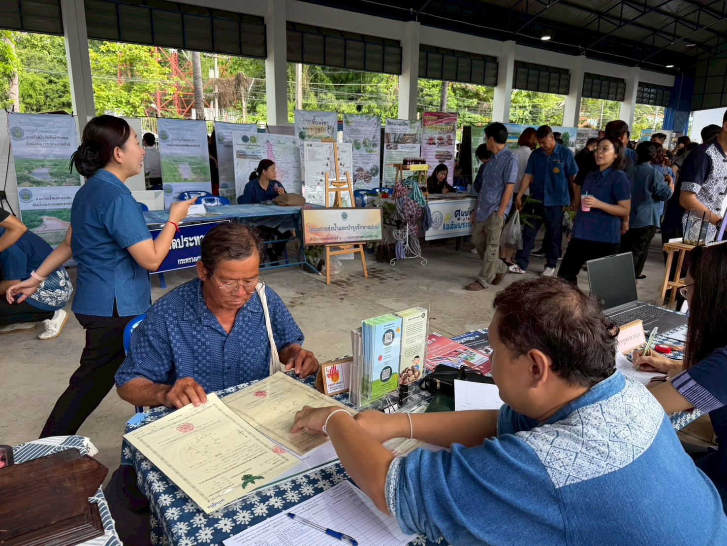 title - ส.ป.ก.แพร่ ร่วมจัดคลินิกเกษตรเคลื่อนที่ ให้บริการประชาชน เพื่อให้บริการ แบบครบวงจรและพัฒนาศักยภาพเกษตรกรในพื้นที่อำเภอร้องกวาง